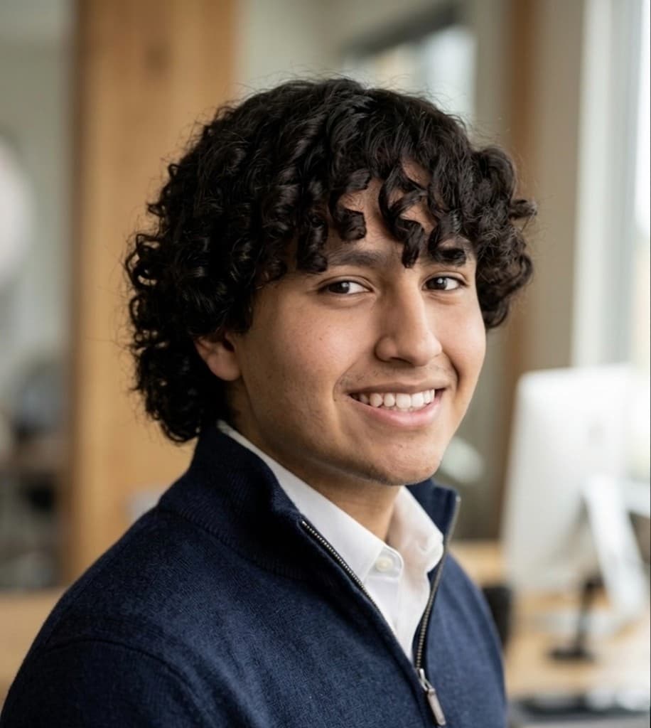 Ian Chavez, Founder and Managing Director of Velmora Strategy Group